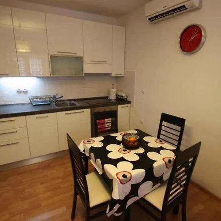 Apartment In 14218